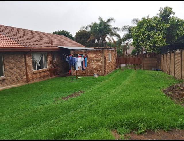 4 BEDROOM HOUSE FOR SALE IN SUIDERBERG